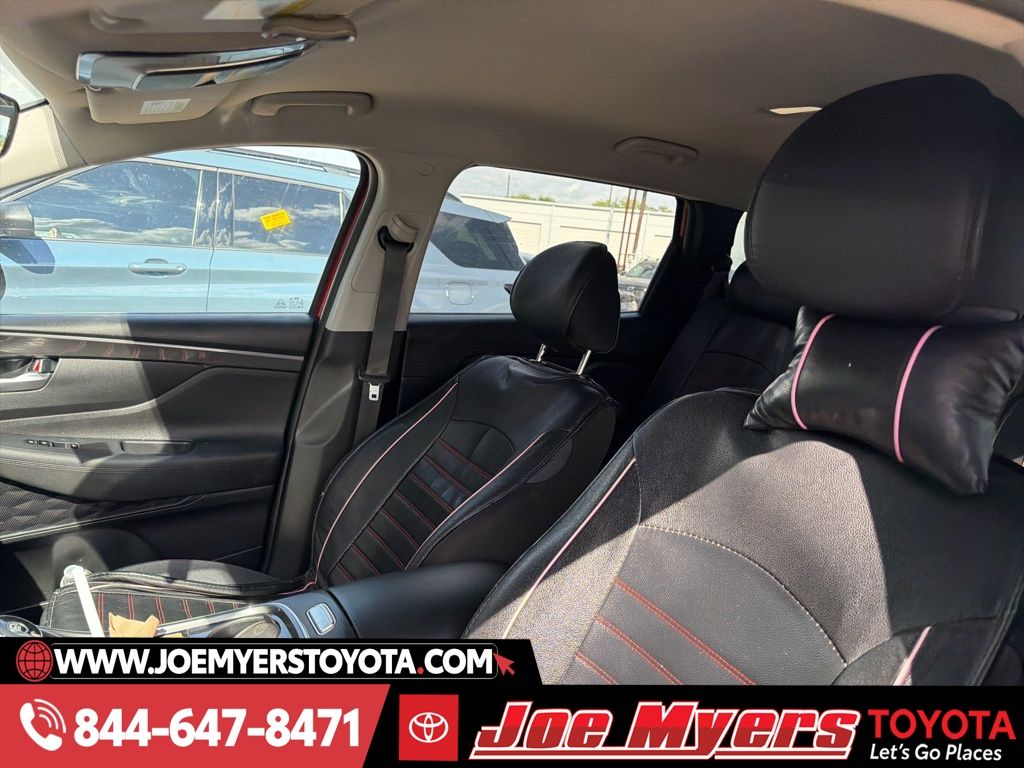 Used 2023 Calypso Red Hyundai SE image 4