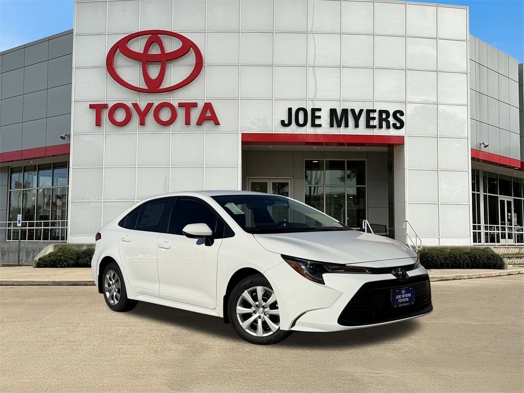 2026 Toyota Corolla LE photo 2