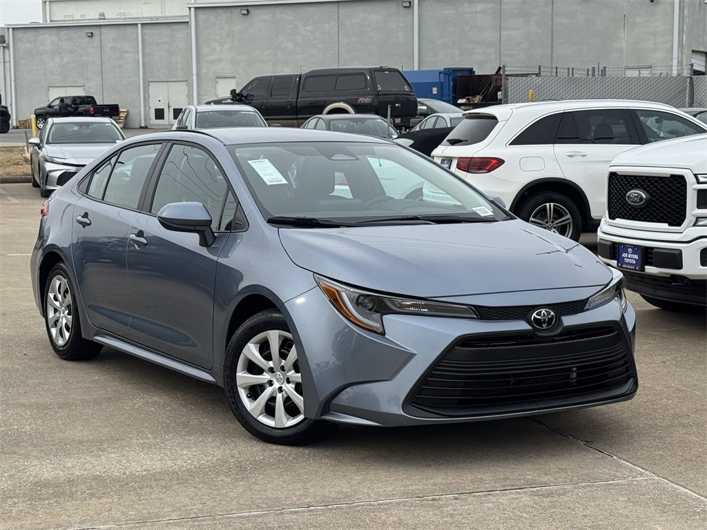 Used 2025 Toyota Corolla LE with VIN 5YFB4MDE0SP277329 for sale in Northfield, Minnesota