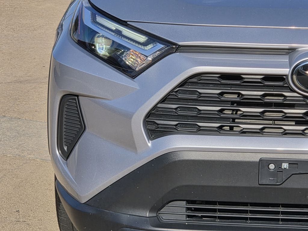Used 2025 Silver Sky Metallic Toyota XLE image 5