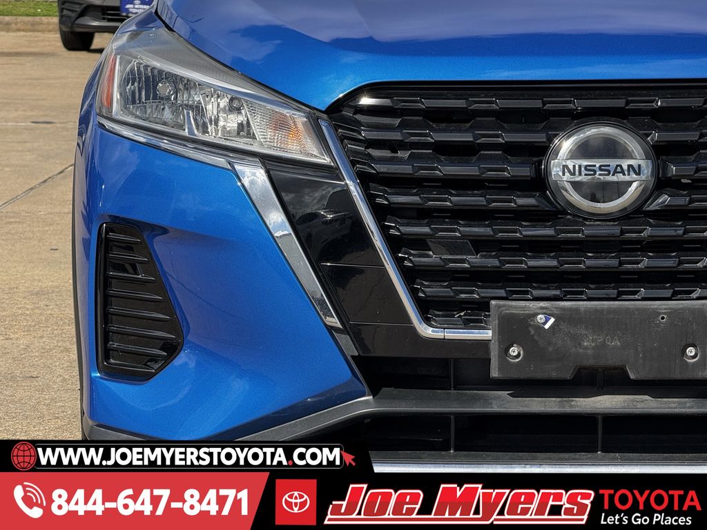 Used 2021 Electric Blue Metallic Nissan S image 5