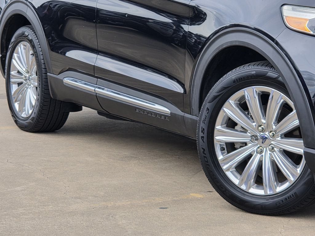 Used 2020 Black Metallic Ford Limited image 11