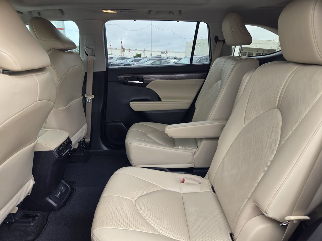 Used 2023 Moon Dust Toyota Platinum image 30