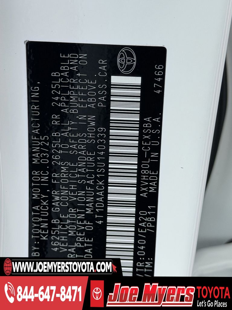 Used 2025 Ice Cap Toyota SE image 32