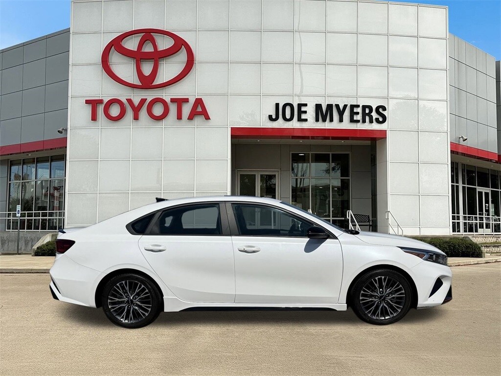 2023 Kia Forte GT-Line photo 3