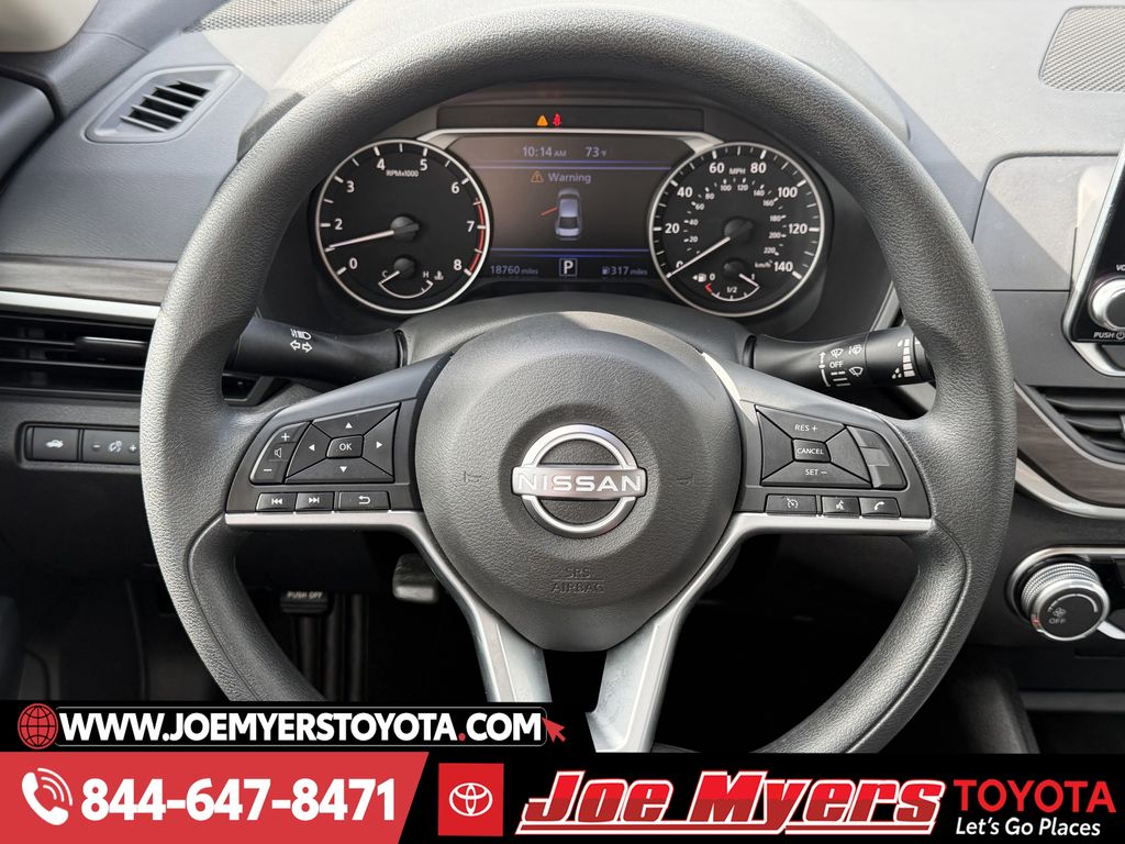 Used 2025 Glacier White Nissan 2.5 SV image 14