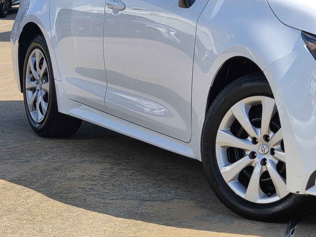 Used 2025 Ice Toyota LE image 12