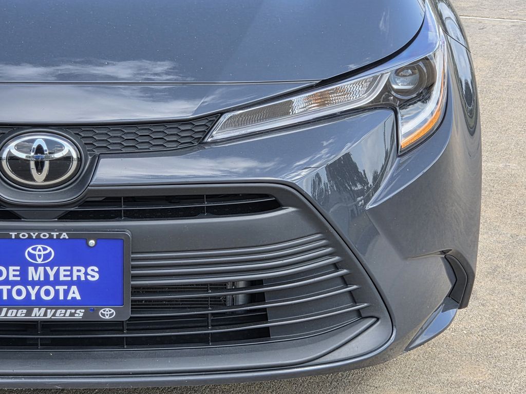 Used 2025 Underground Toyota LE image 4