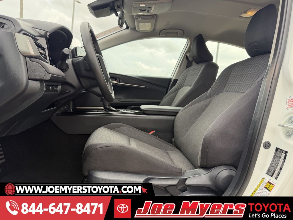 Used 2025 White Toyota LE image 27