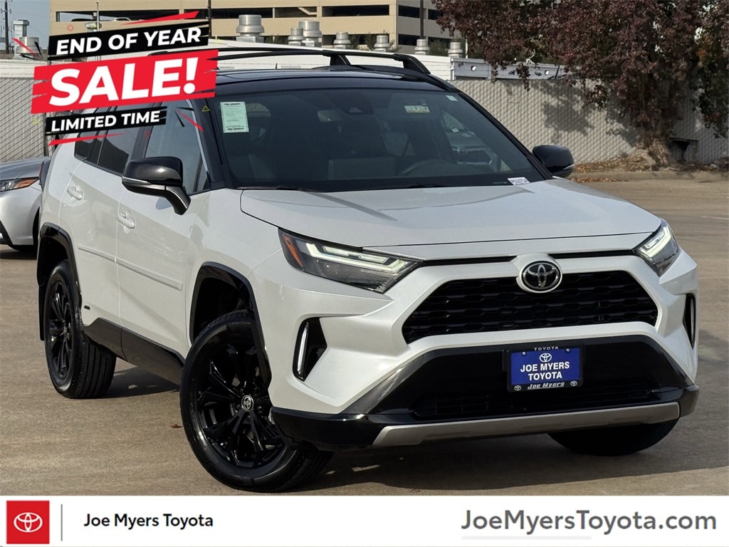 2025 Toyota RAV4 XSE's photo