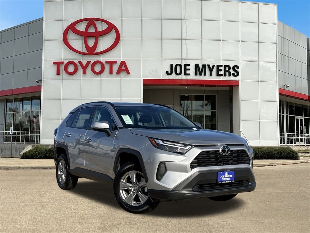 Used 2024 Toyota RAV4 XLE with VIN 2T3W1RFV6RW333083 for sale in Northfield, Minnesota