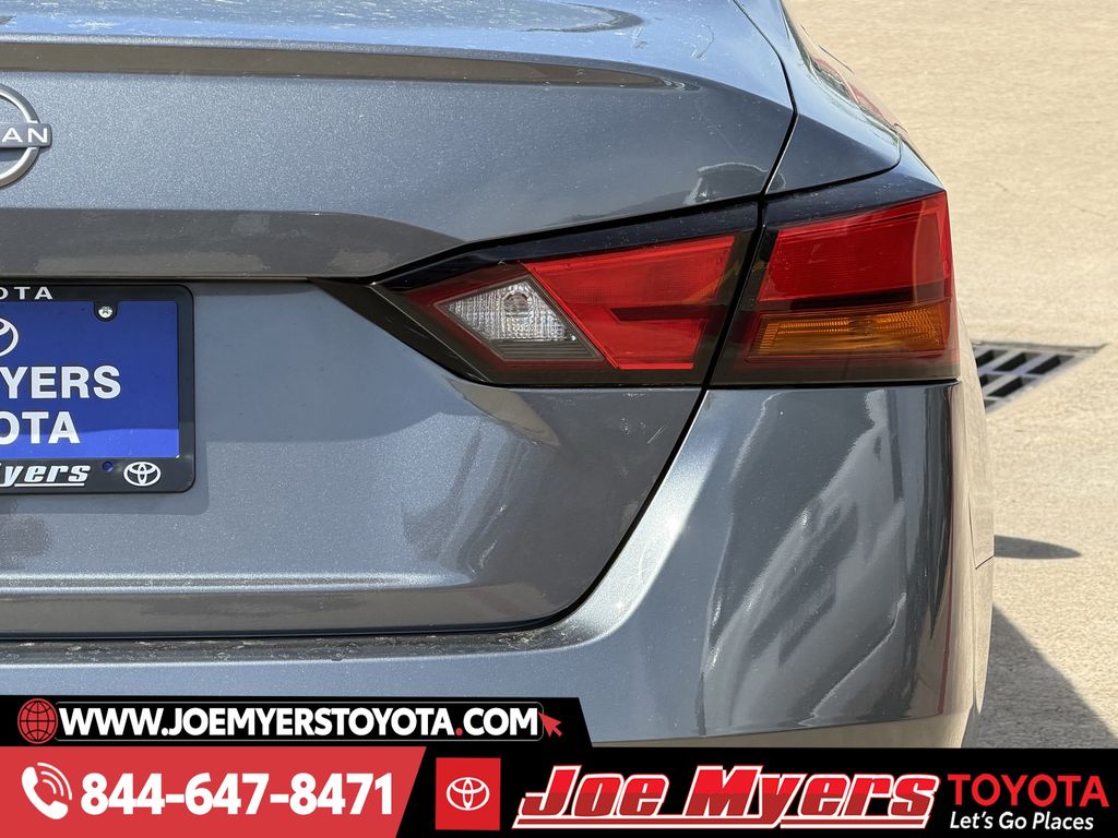 Used 2025 Gun Metallic Nissan 2.5 SV image 9