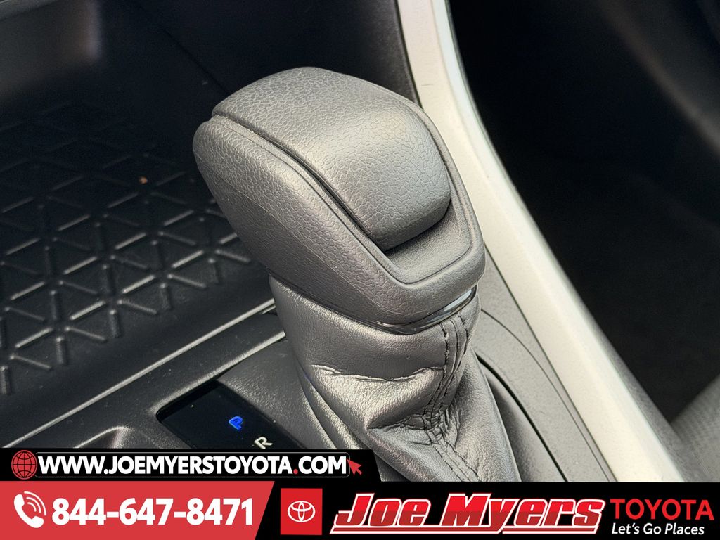 Used 2025 Silver Sky Metallic Toyota XLE image 21