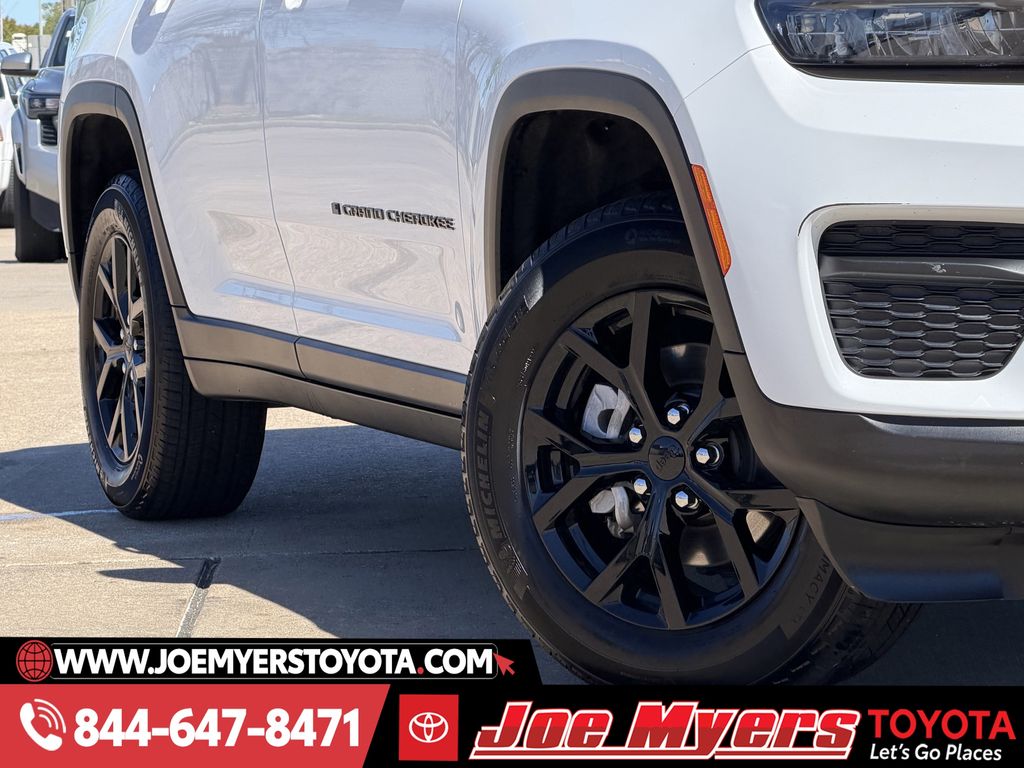 Used 2025 Bright White Clearcoat Jeep Altitude image 12