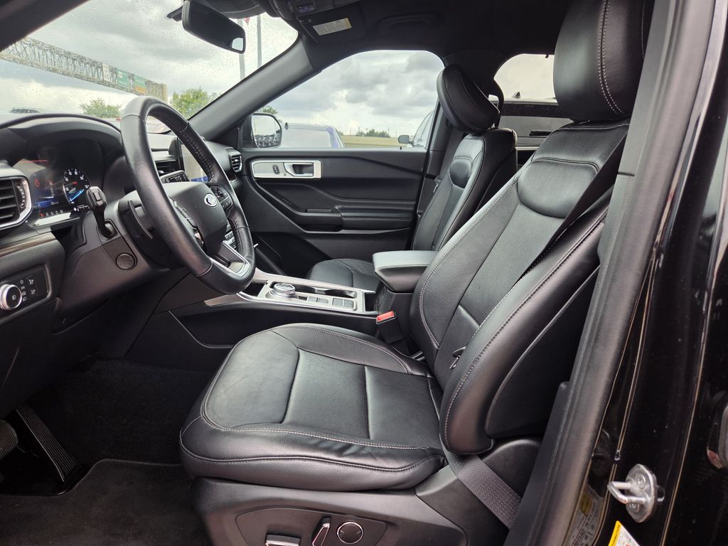 Used 2020 Black Metallic Ford Limited image 26