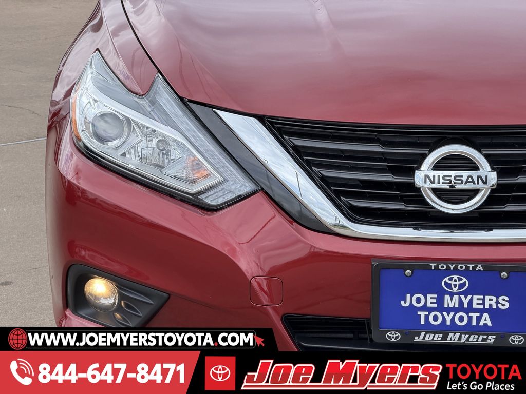 Used 2016 Cayenne Red Nissan 2.5 SL image 5