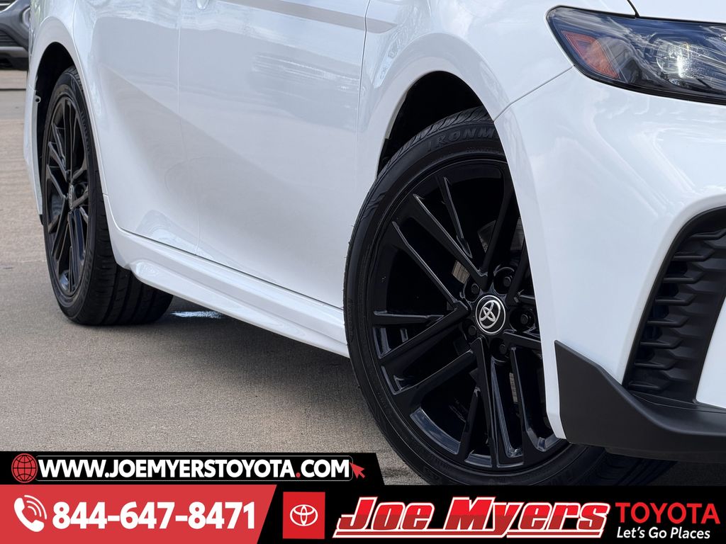 Used 2025 Ice Cap Toyota SE image 12