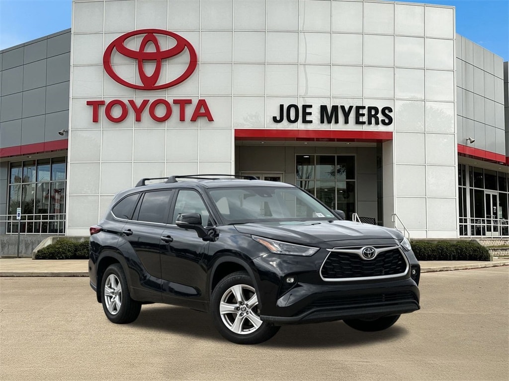 Used 2023 Toyota Highlander LE with VIN 5TDKDRAH6PS514318 for sale in Houston, TX