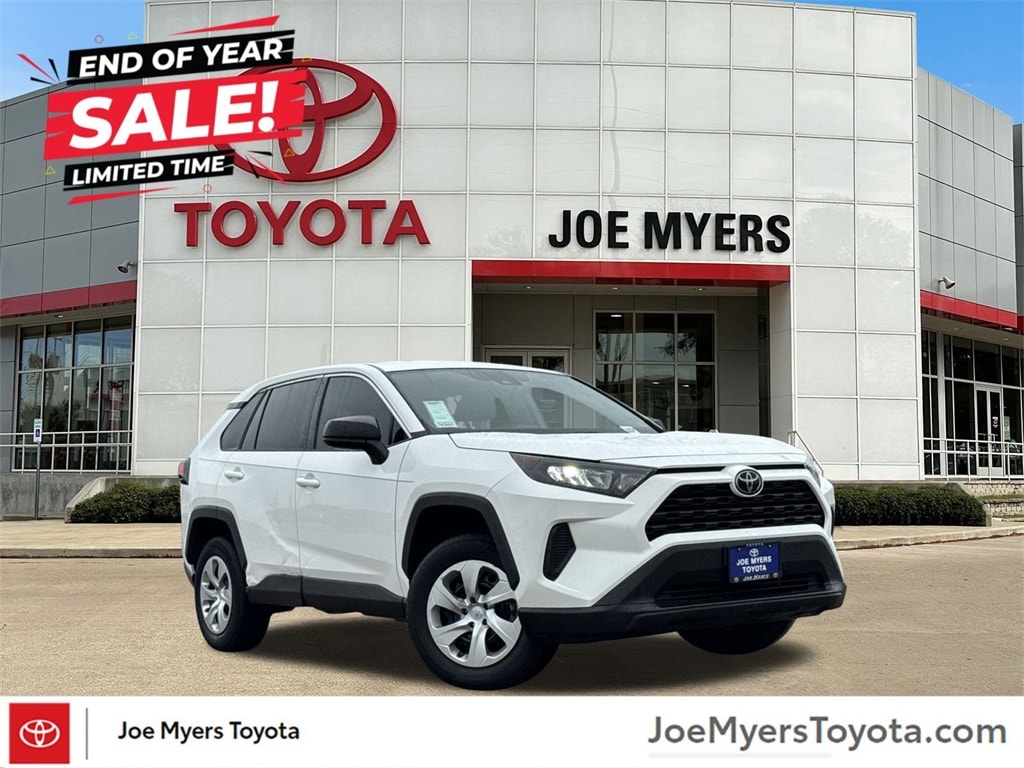 2022 Toyota RAV4 LE's photo