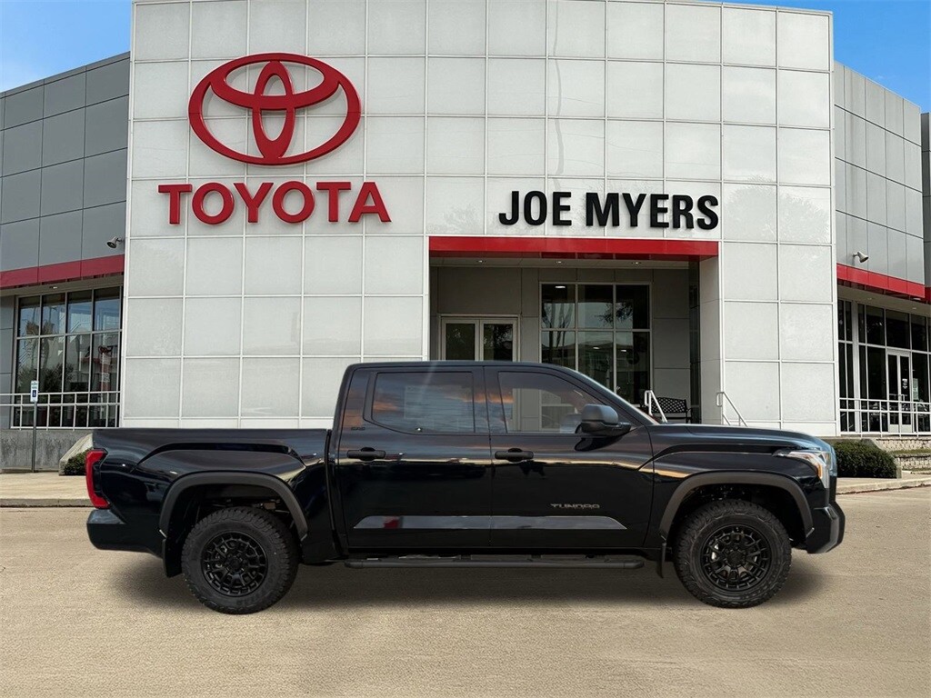 2026 Toyota Tundra SR5 CrewMax photo 3