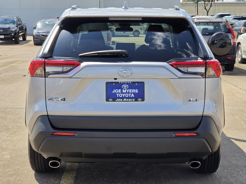 Used 2025 Silver Sky Metallic Toyota XLE image 8