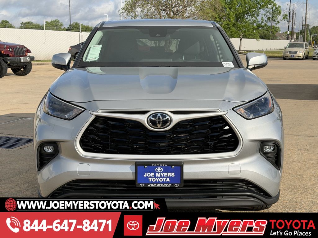 Used 2025 Celestial Silver Metallic Toyota LE image 3