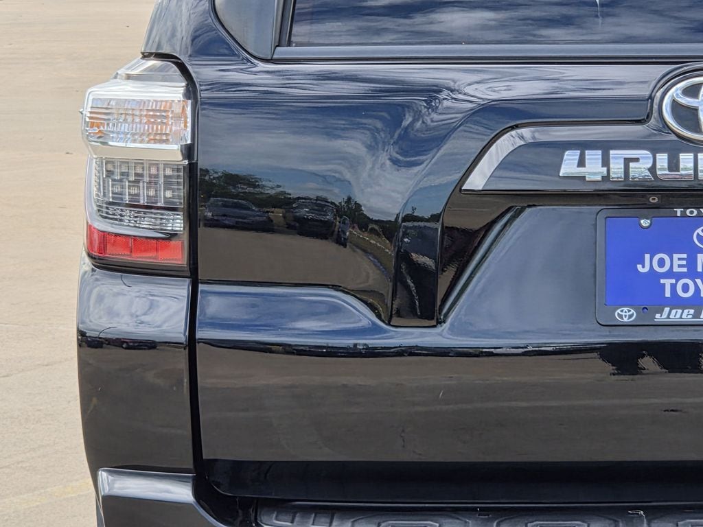 Used 2016 Midnight Black Metallic Toyota SR5 Premium image 10