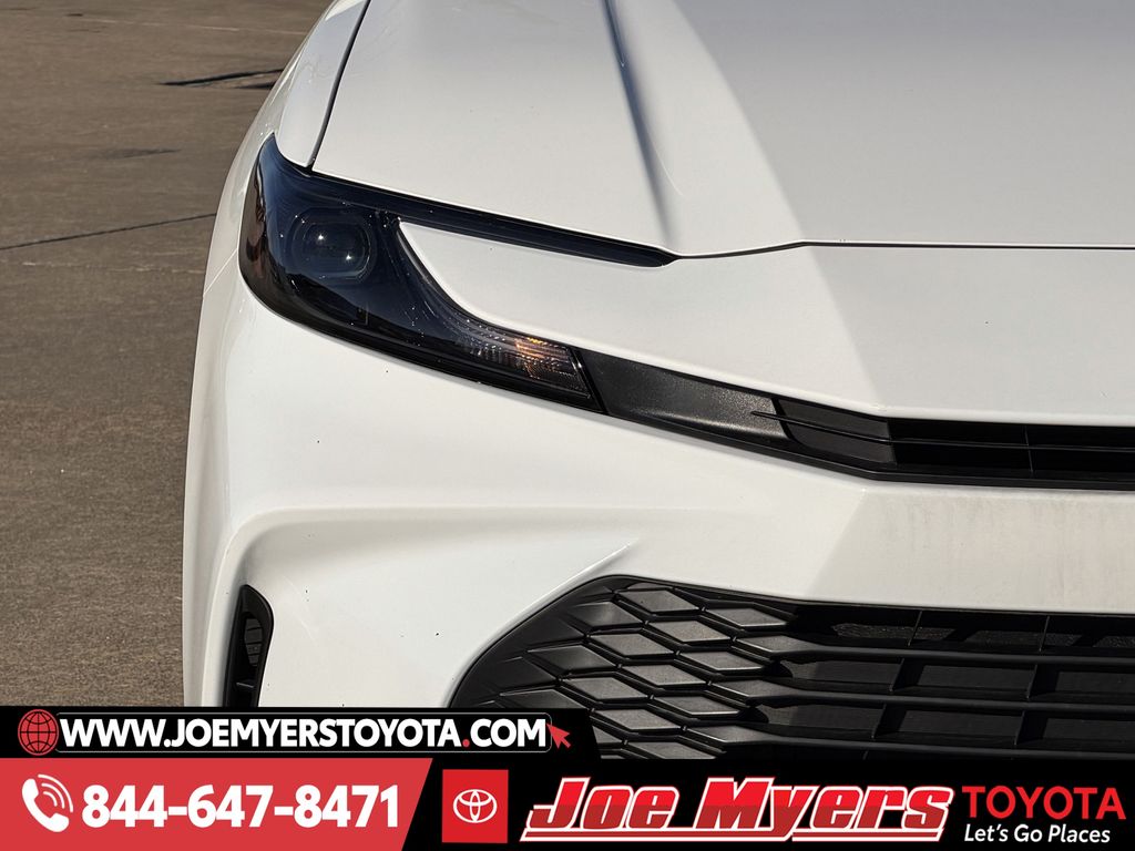 Used 2025 Ice Cap Toyota LE image 5