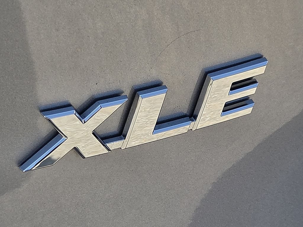 Used 2025 Silver Sky Metallic Toyota XLE image 11