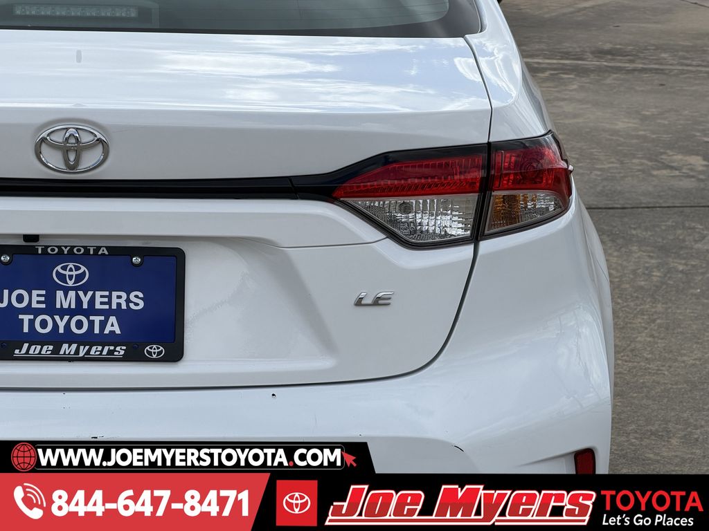 Used 2025 Ice Cap Toyota LE image 9