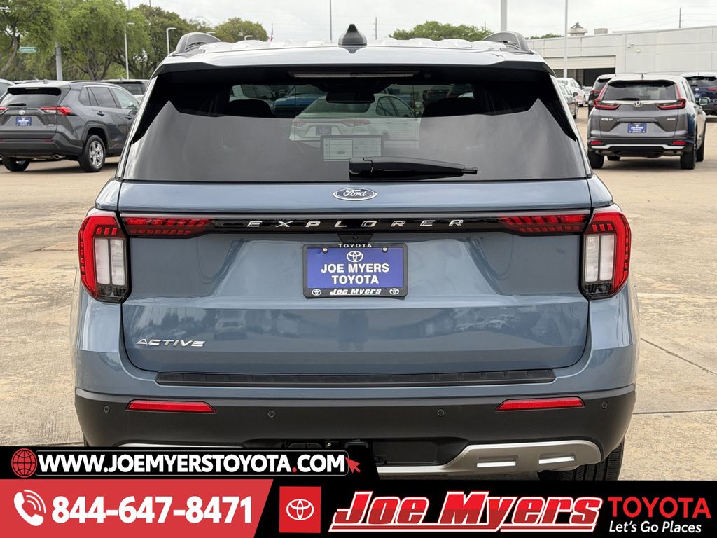 Used 2025 Vapor Blue Metallic Ford Active image 8