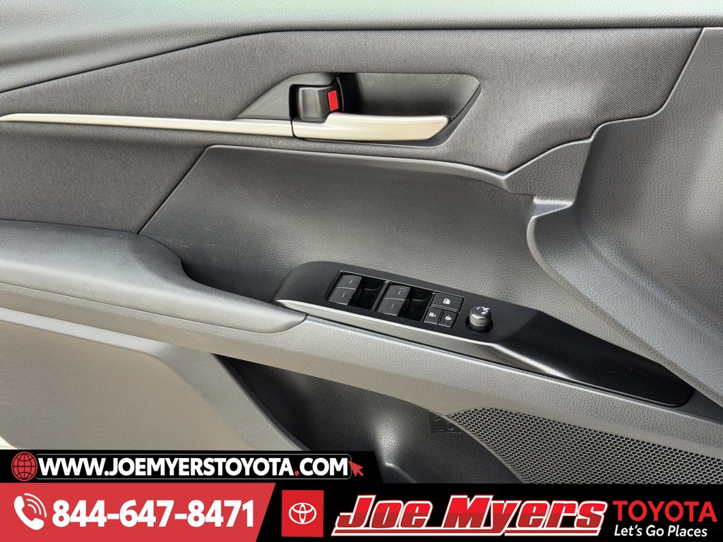Used 2025 Ice Cap Toyota LE image 26