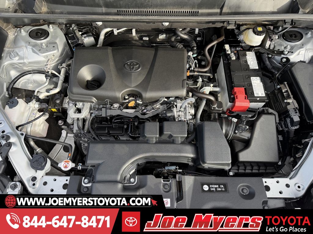 Used 2025 Silver Sky Metallic Toyota XLE image 31