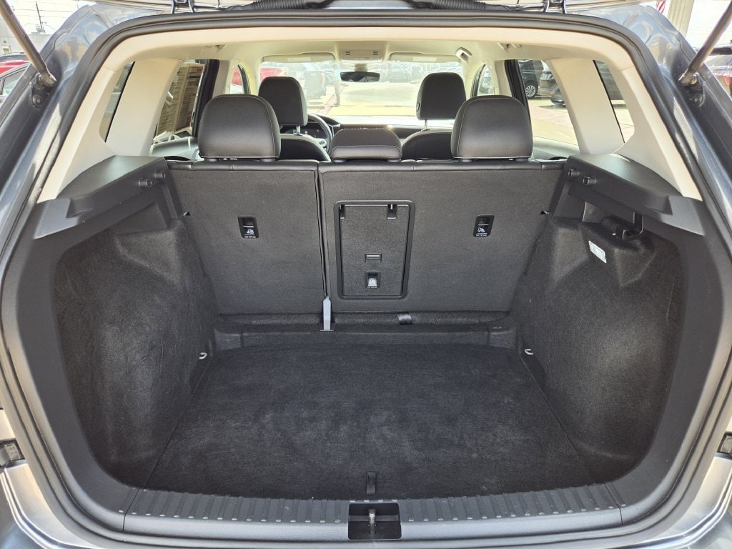 Used 2025 Gray Volkswagen 1.5T SE image 29