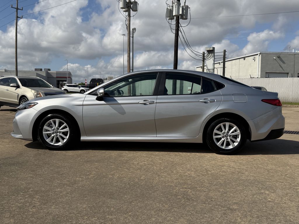 2025 Toyota Camry LE - Photo 6