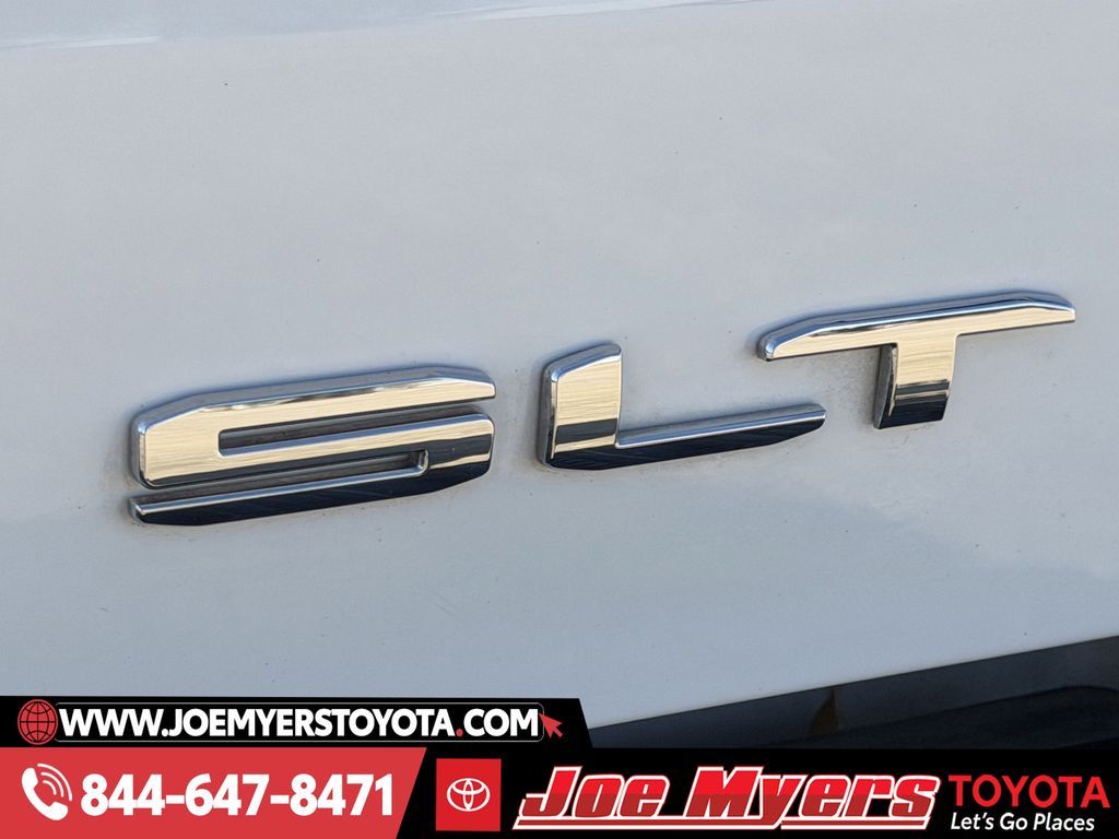 Used 2025 Summit White GMC SLT image 11