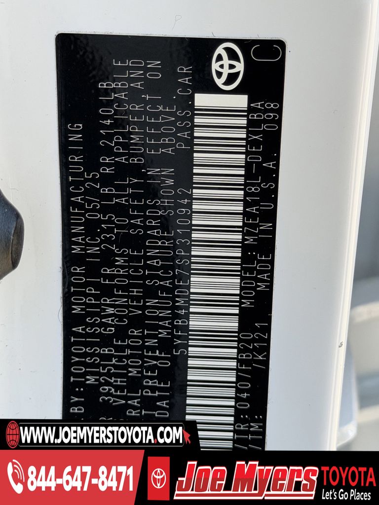 Used 2025 Ice Cap Toyota LE image 30