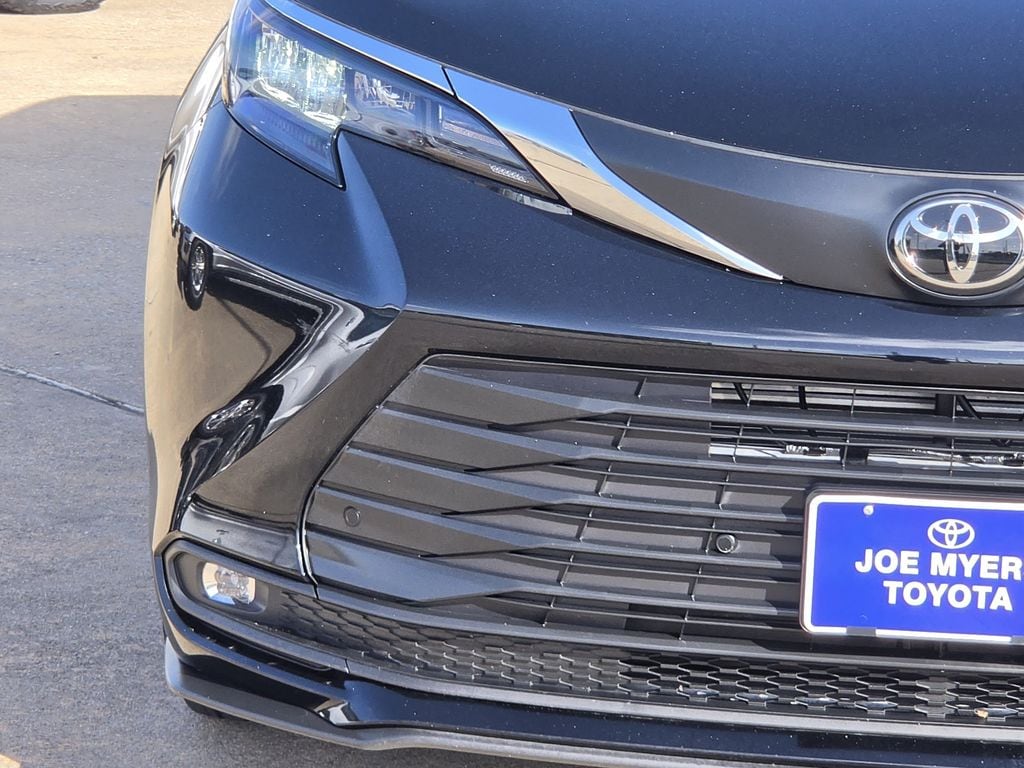 Used 2026 Midnight Black Metallic Toyota XLE image 5