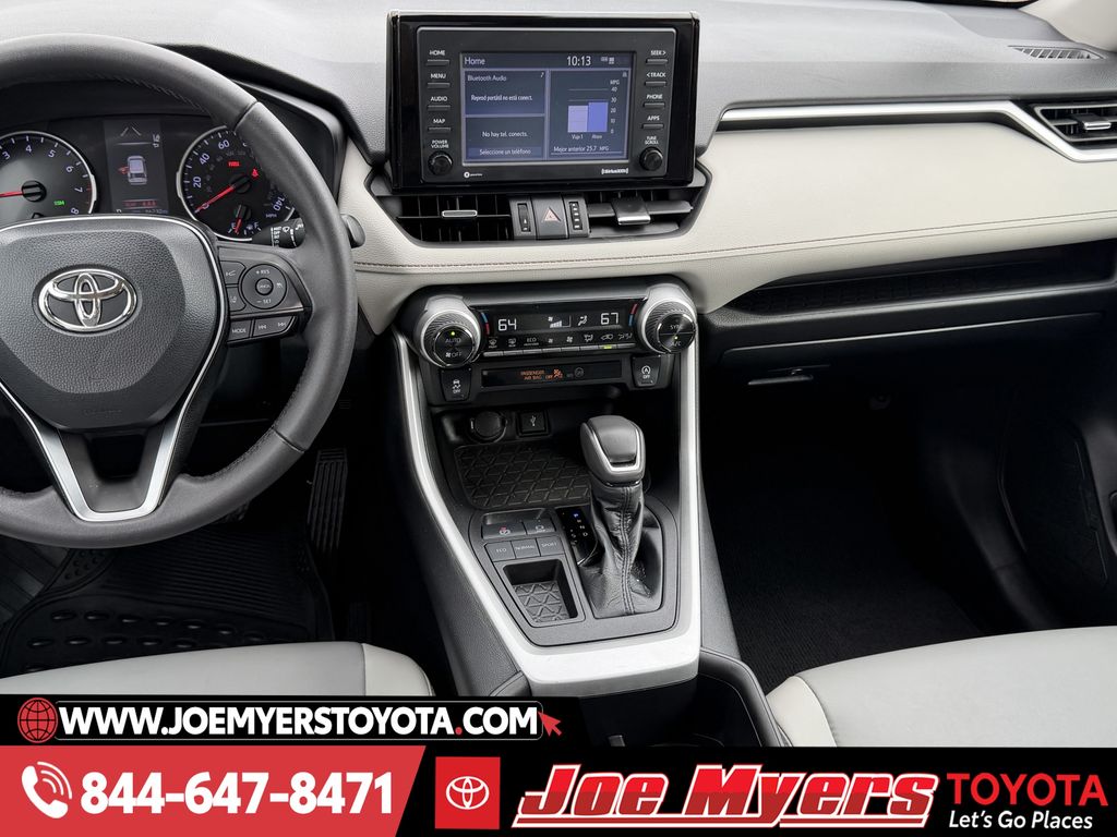 Used 2022 Silver Sky Metallic Toyota XLE Premium image 17