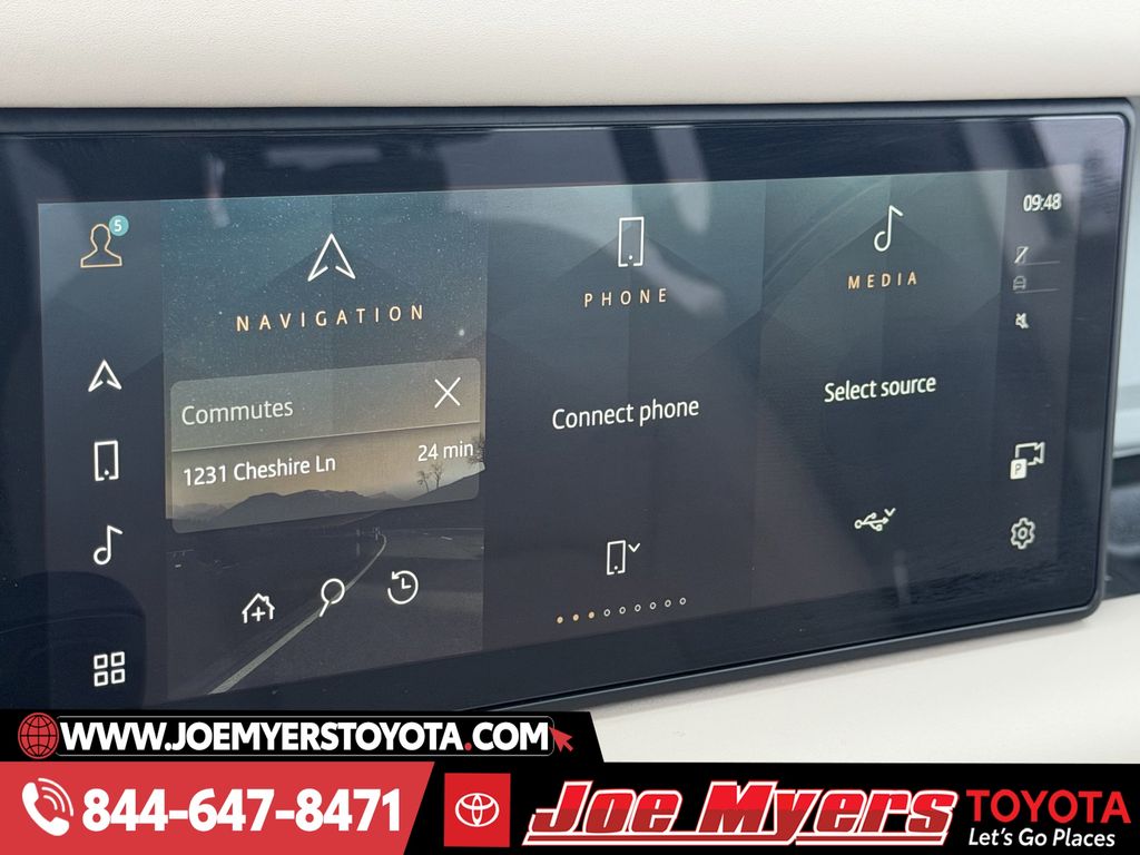 Used 2024 Fuji White Land Rover S image 17