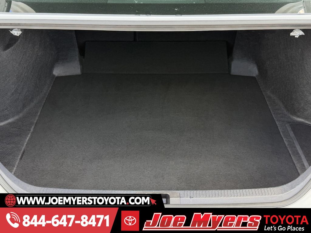 Used 2025 Ice Cap Toyota SE image 30