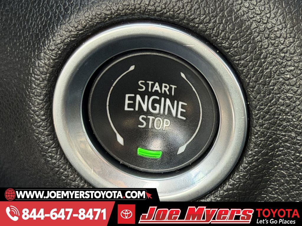 Used 2023 Summit White GMC Pro image 22