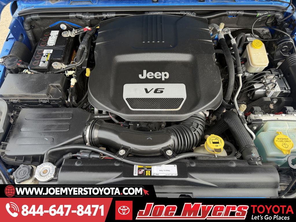 Used 2016 Hydro Blue Pearl Coat Jeep Unlimited Sahara image 28