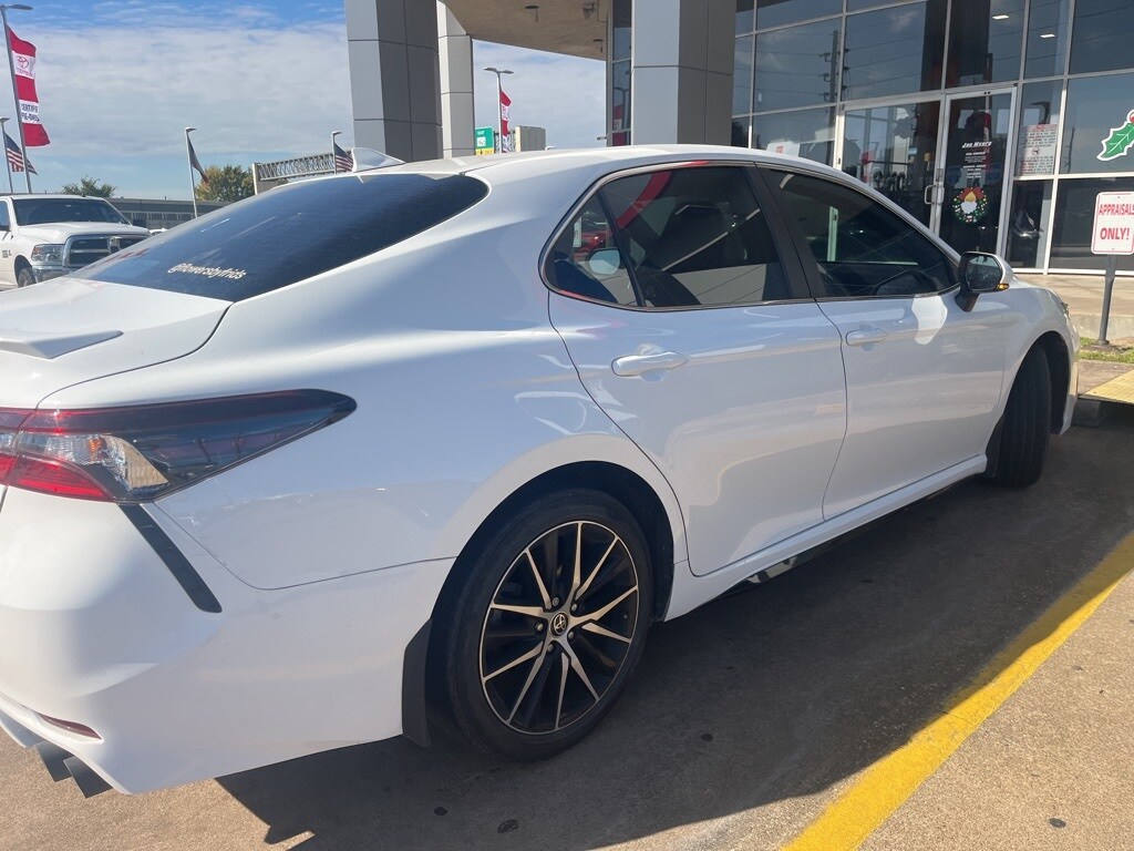 2023 Toyota Camry SE photo 3