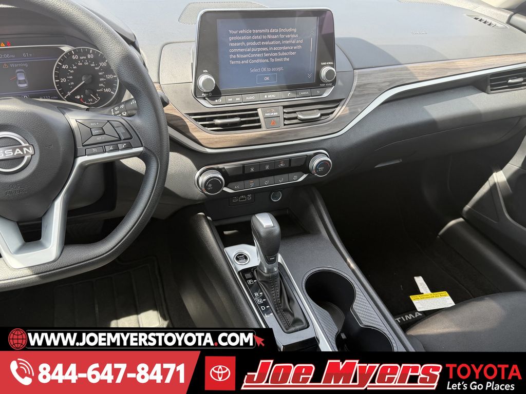 Used 2025 Gun Metallic Nissan 2.5 SV image 16