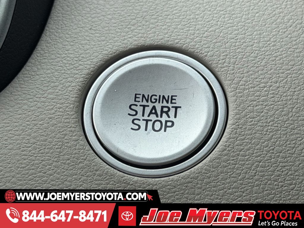 Used 2024 Black Pearl Hyundai SEL image 22