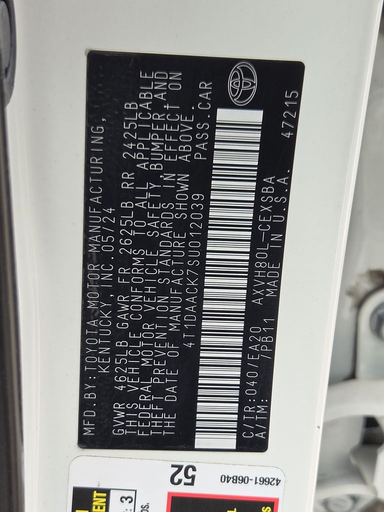 Used 2025 Ice Toyota SE image 32