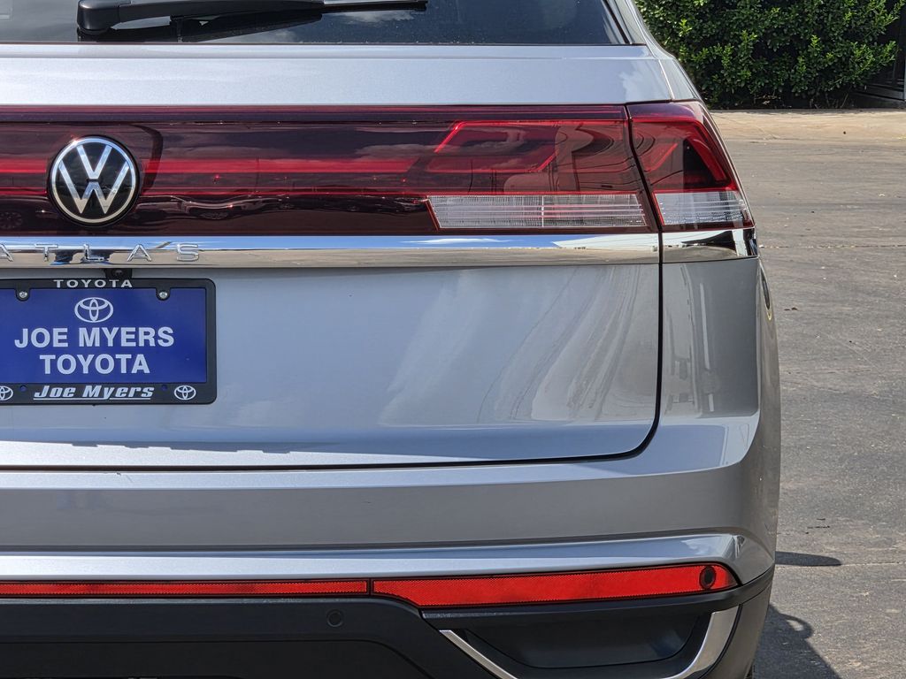 Used 2026 Silver Mist Metallic Volkswagen SE w/Technology image 9