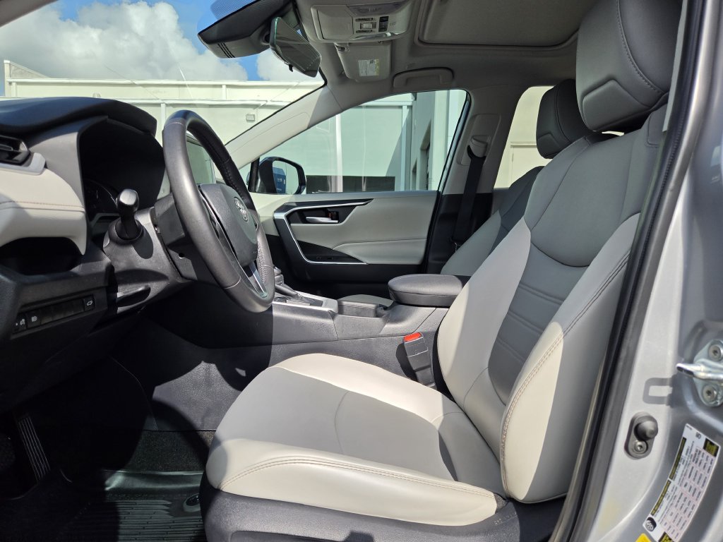 Used 2024 Silver Sky Metallic Toyota XLE Premium image 27