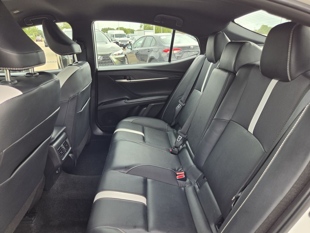Used 2025 Ice Toyota SE image 29